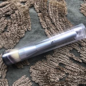 New IT Cosmetics Brush- airbrush full coverage